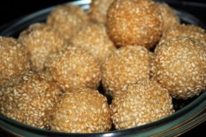 तिल के बीज(Sesame Seeds): 5 महत्वपूर्ण कारण जो सर्दी के मौसम में जरूर खाने चाहिए